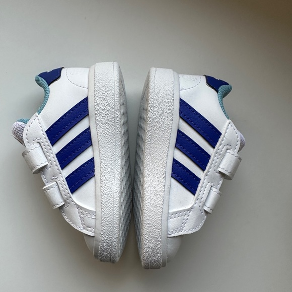 Adidas sneakers size 4 - Picture 1 of 6